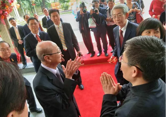 泰华房地产销售协会领导向中国驻泰国大使馆吕健大使拜年