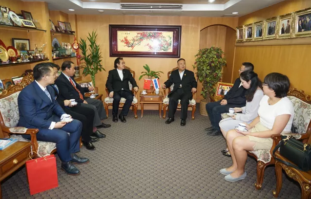 泰华房地产销售协会会长李荣率团拜访泰国华人青年商会