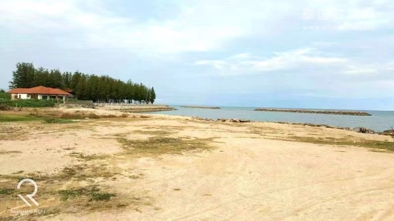 【推荐】碧武里府Puek Tian海滩附近土地出售 2,800平米 售3,000万泰铢