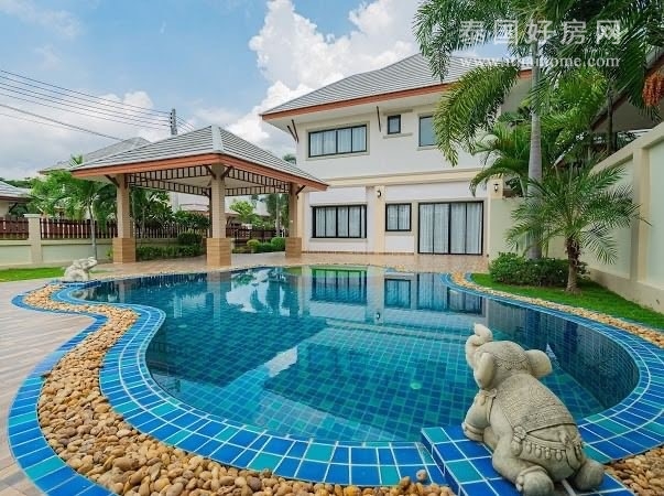 芭提雅中天私人别墅出售 4房325平米 900万泰铢