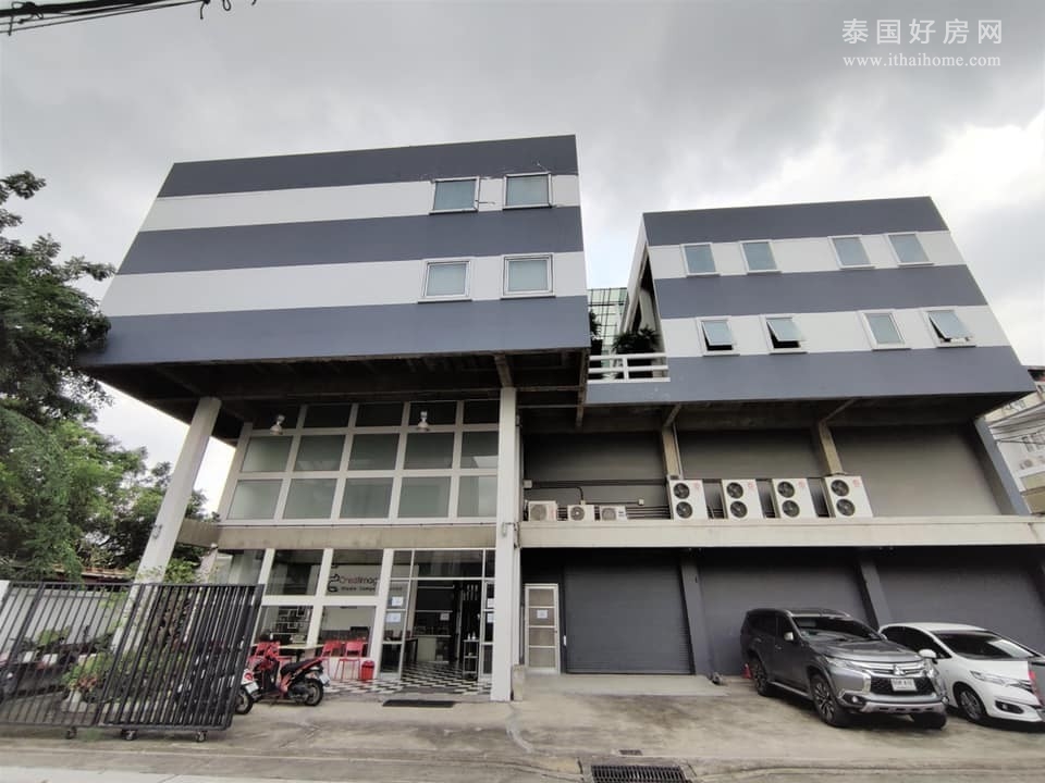 【推荐】Pridi Banomyong 14 办公楼/仓库出售 可用面积2,600平米 售价8,900万泰铢