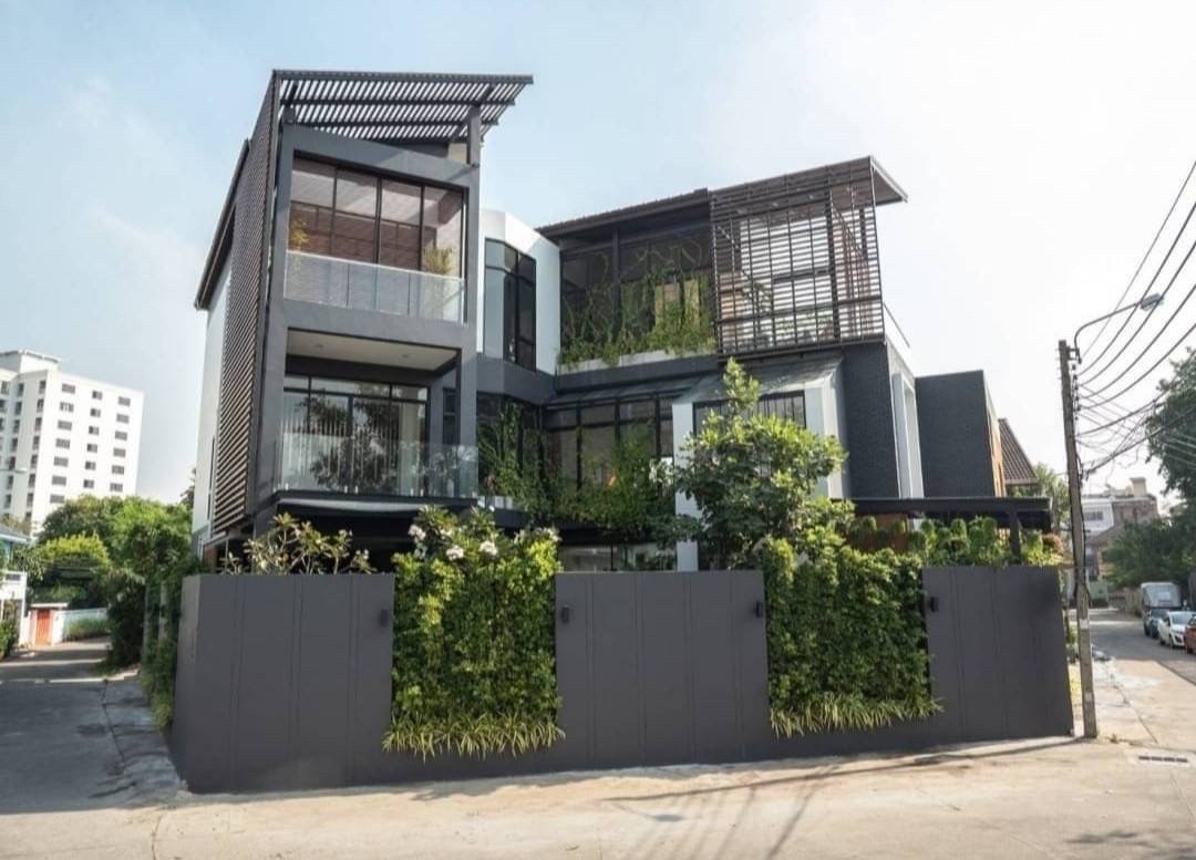 【推荐】Pridi/Phra Khanong 全新独栋别墅出售 5卧900平米 售6,390万泰铢