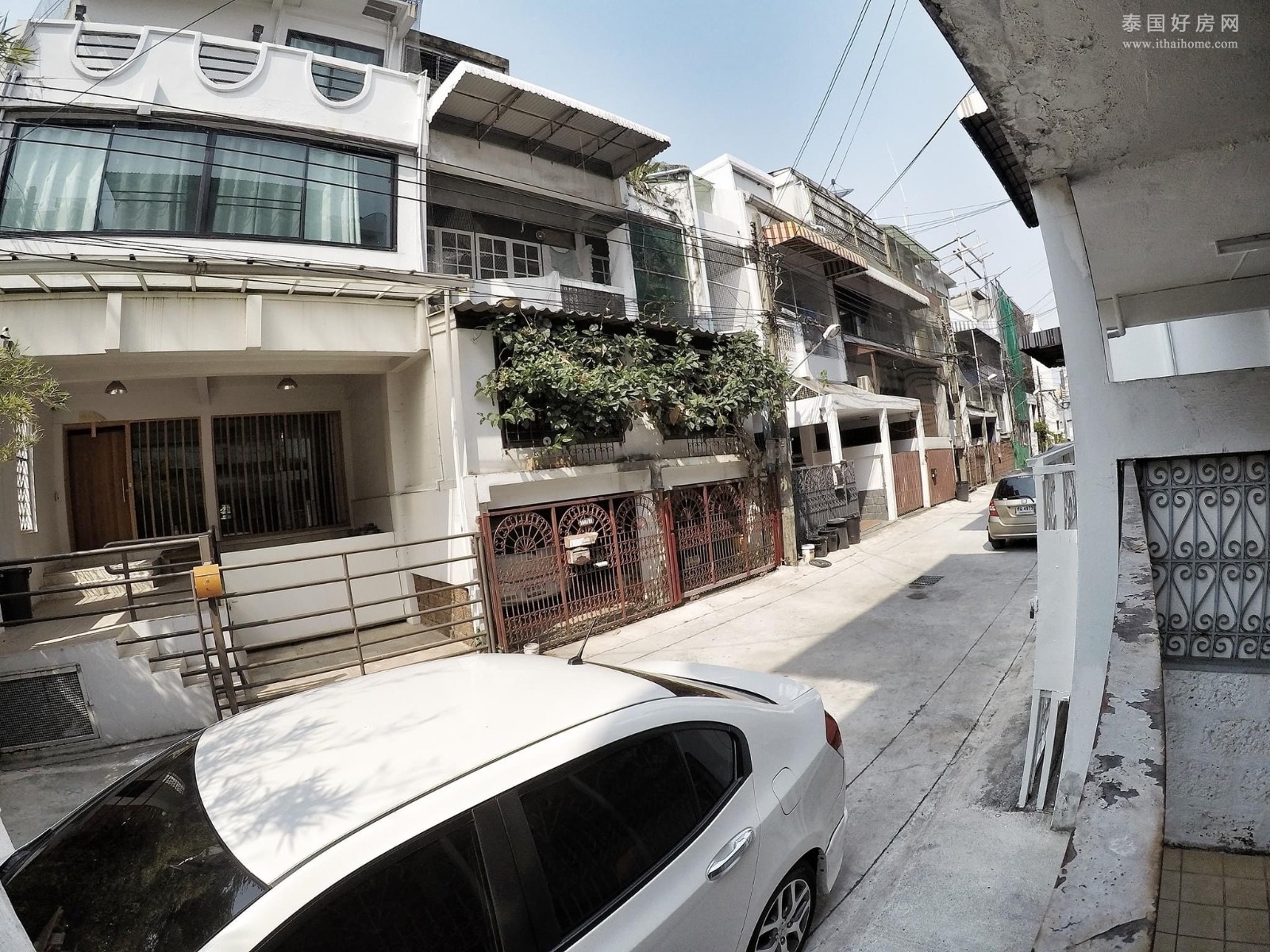 【推荐】曼谷 Sukhumvit 38 联排别墅出售 3卧150平米 售1,690万泰铢