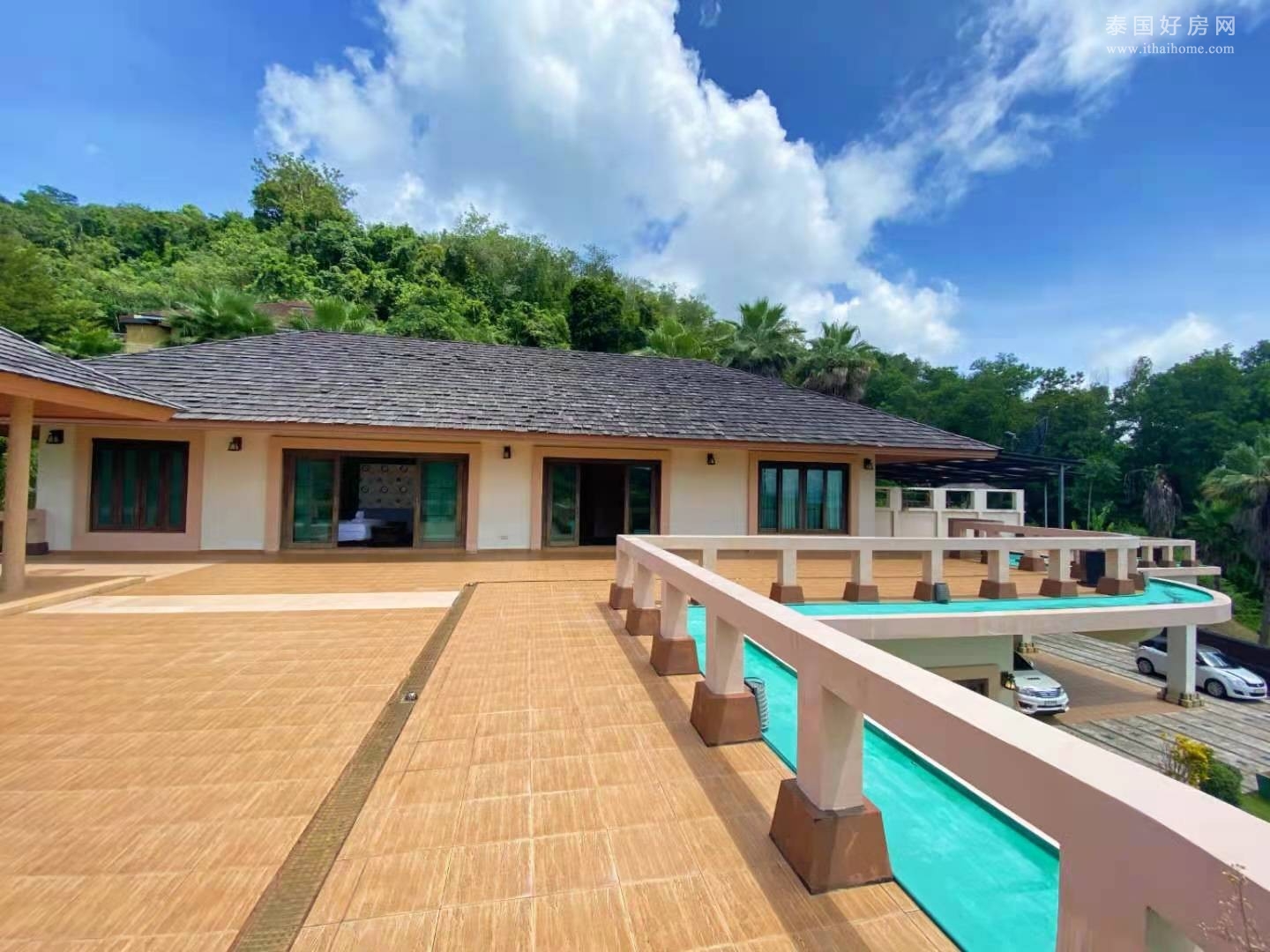 【推荐】普吉岛Kathu区国际学校旁的山景别墅出售 4卧1,800平米 售4,500万泰铢