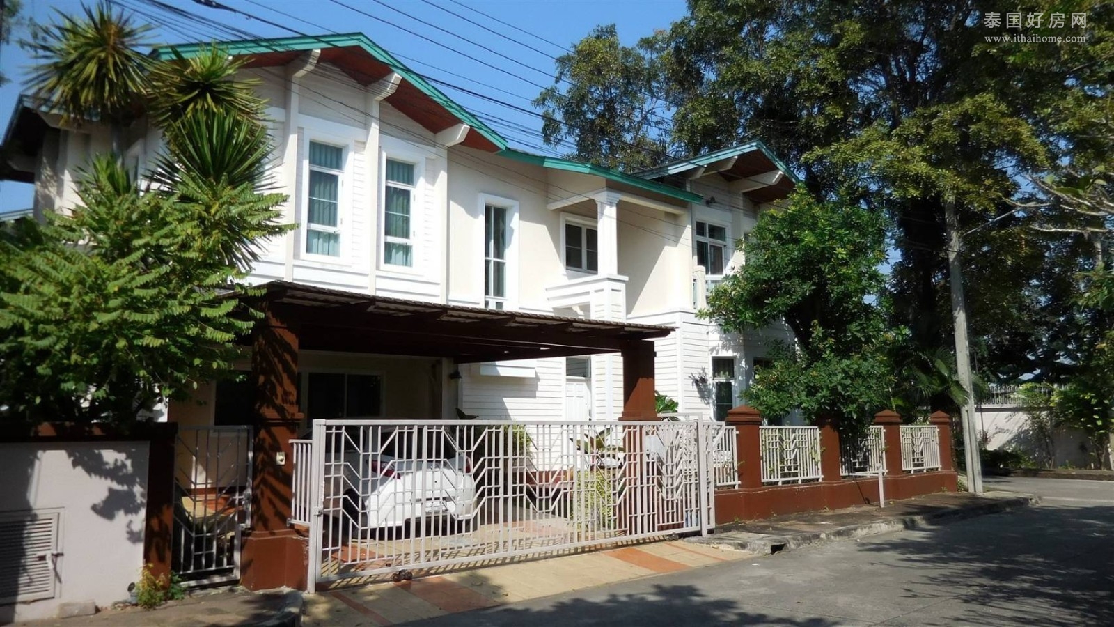 【推荐】RamInthra-Ekkamai 附近独栋别墅出售 5卧360平米 3,100泰铢