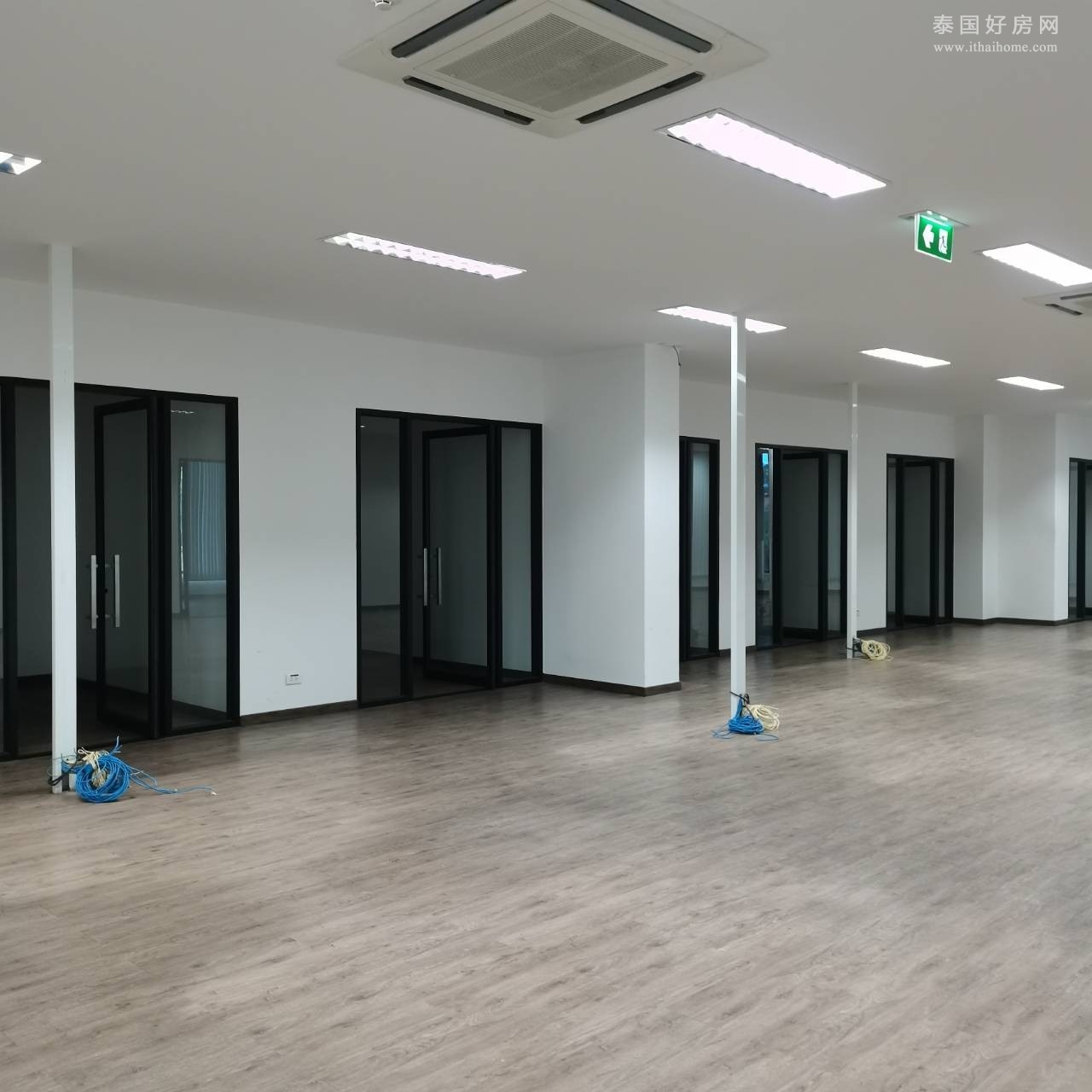 【推荐】Surin大楼办公室出租 4层2000+平米 480铢/平米/月 可整租可分租