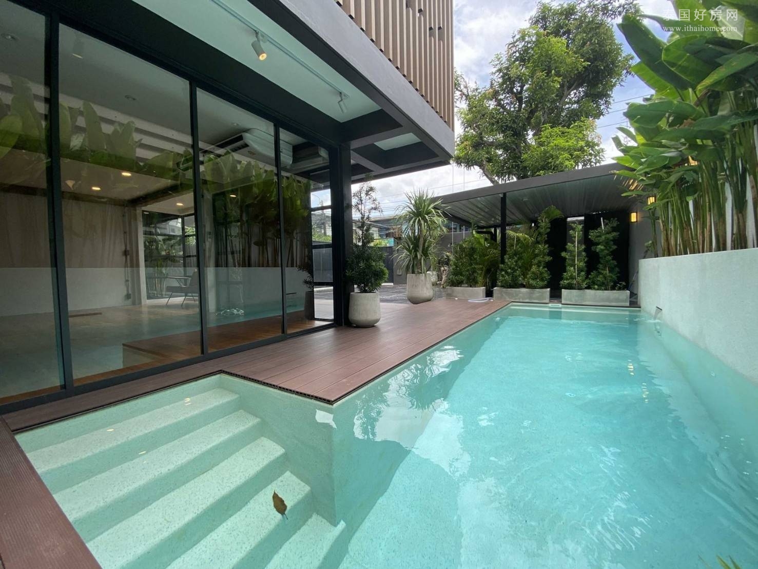 【推荐】曼谷Sukhumvit 71独栋别墅出售 4卧292平米 15,000铢/月 售价2,550万泰铢