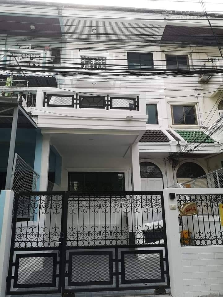 Townhouse Rama 9 别墅出售 3卧112平米 790万泰铢