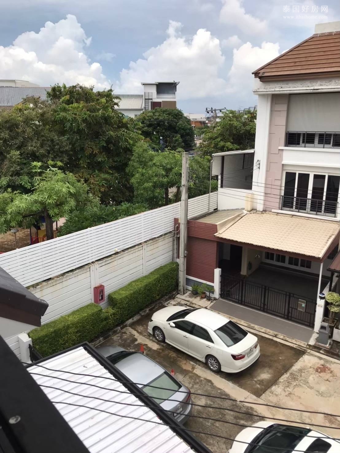 Baan Klang Muang S-Sense Rama 9 - Ladprao 别墅出售 6卧198平米 1490万泰铢