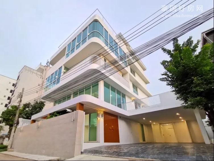 【推荐】Home Office Onnut 办公楼出售 5卧622平米 4200万泰铢
