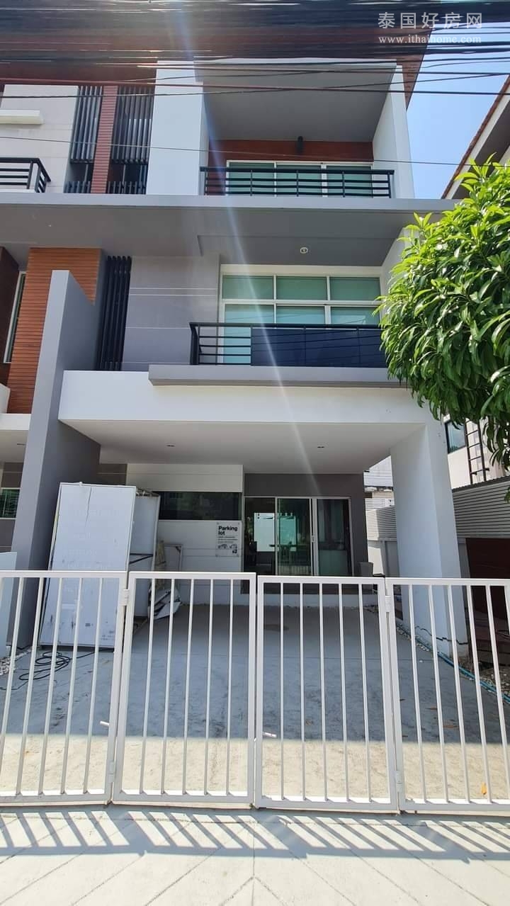 【推荐】Nirvana Cluster Ramkhamhaeng 别墅出售 3卧140平米 379万泰铢