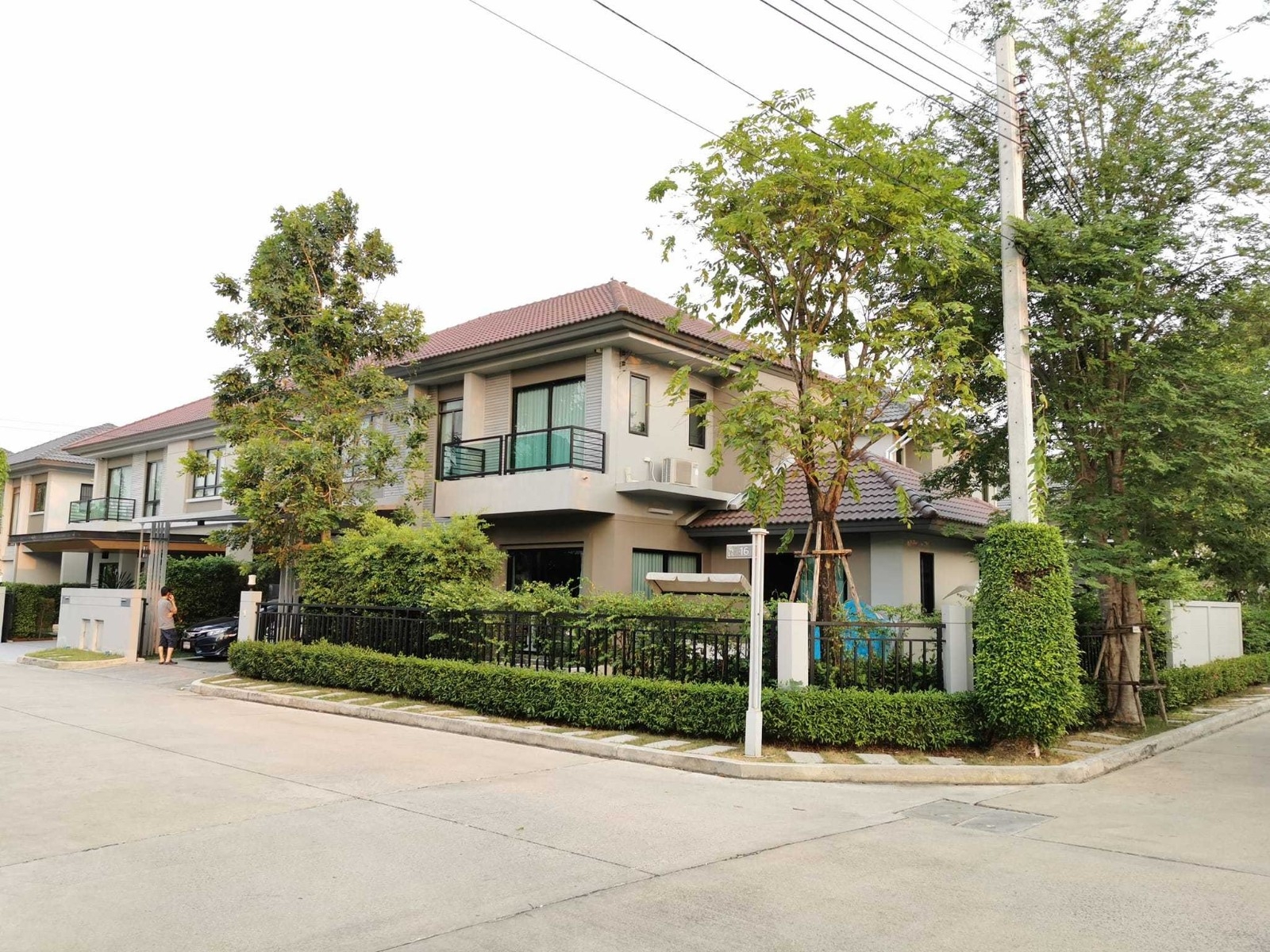 Life Bangkok Boulevard Raminthra 65 别墅出售 4卧226平米 1099万泰铢