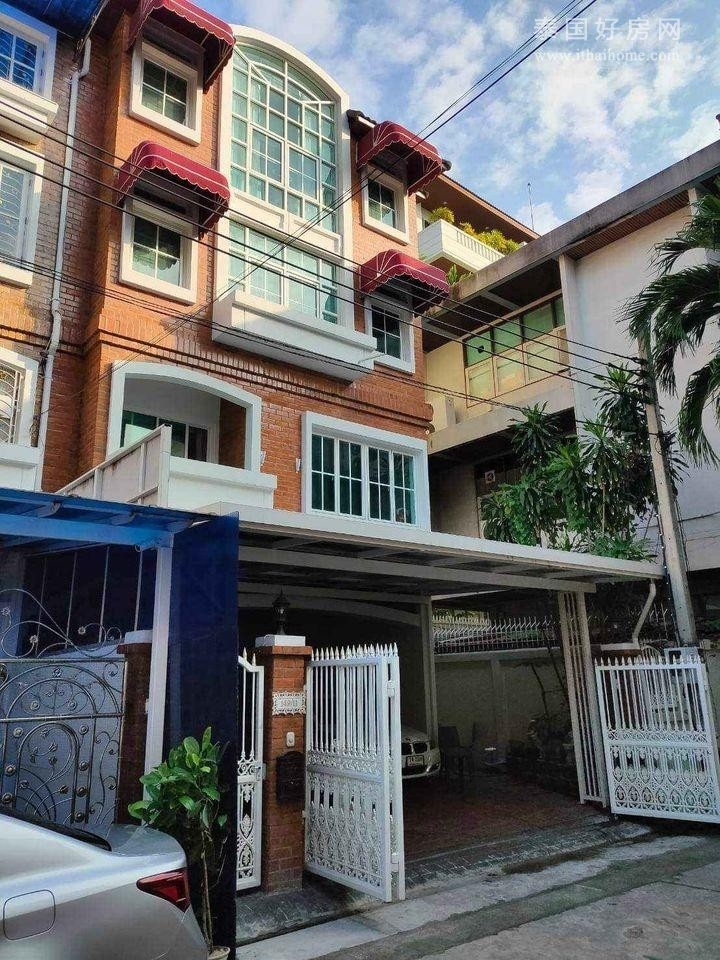 Yenakart Residence 别墅出售 3卧575平米 3800万泰铢
