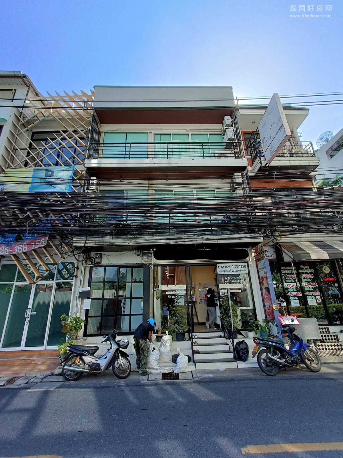Pipat Silom Soi 3 商铺出售 3楼252平米 4000万泰铢
