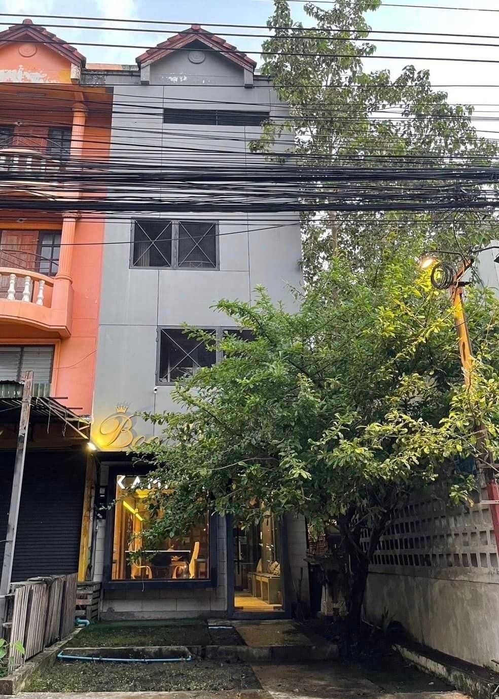 Kampor Hostel Chiangmai 联排别墅出租/出售 144平米 出租30,000泰铢/月，出售75万泰铢
