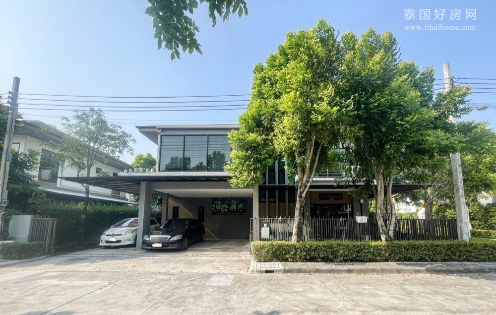 Lumpini SuanLuang Rama 9 独栋别墅出售 4卧300平米 1700万泰铢