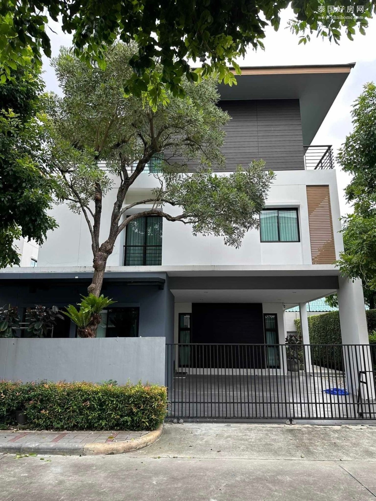 Baan Lumpini SuanLuang Rama9 独栋别墅出租/出售 4卧310平米 出租109,000泰铢/月，出售1590万泰铢