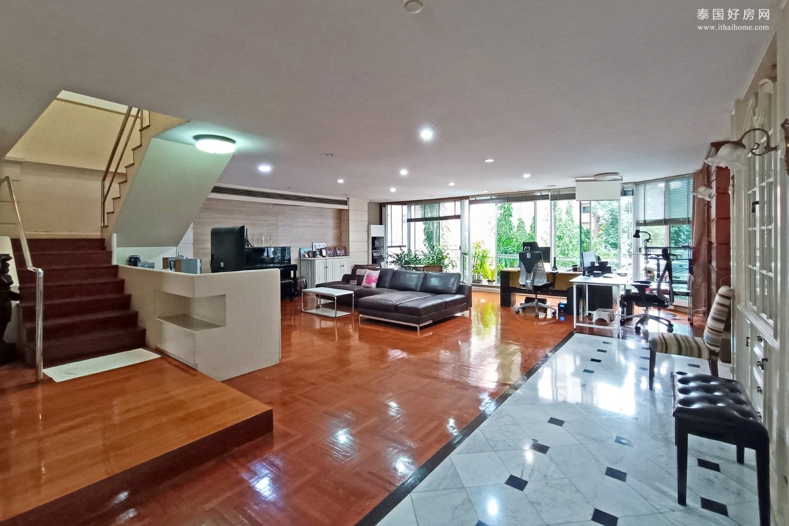 Premier Condo Sukhumvit 24 公寓出售 顶层复式4卧400平米 5200万泰铢