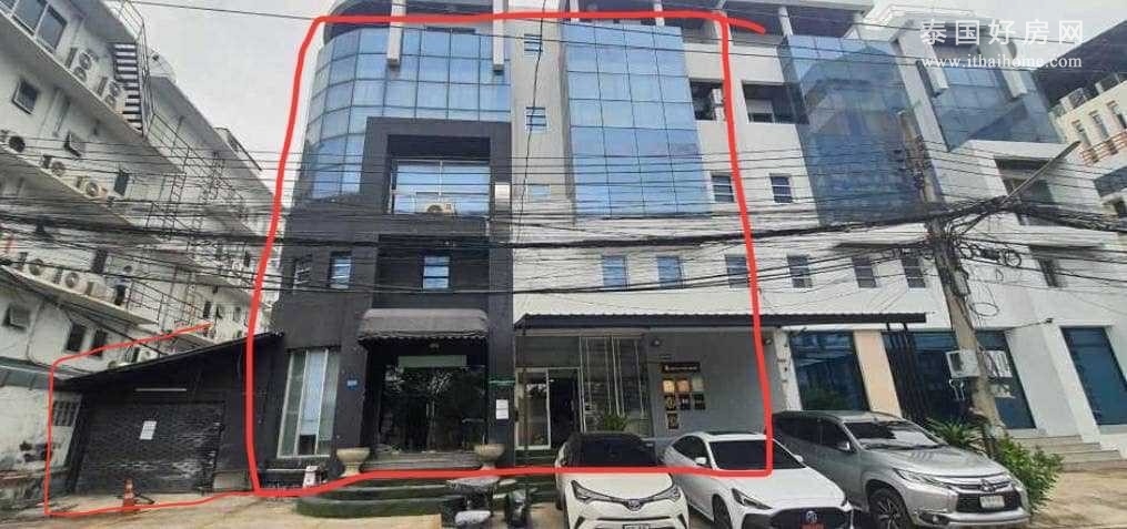 翁通郎区 | Home office 靠近Ramkamhaeng soi 39 联排别墅出售 4.5层楼 990平米 4200万泰铢