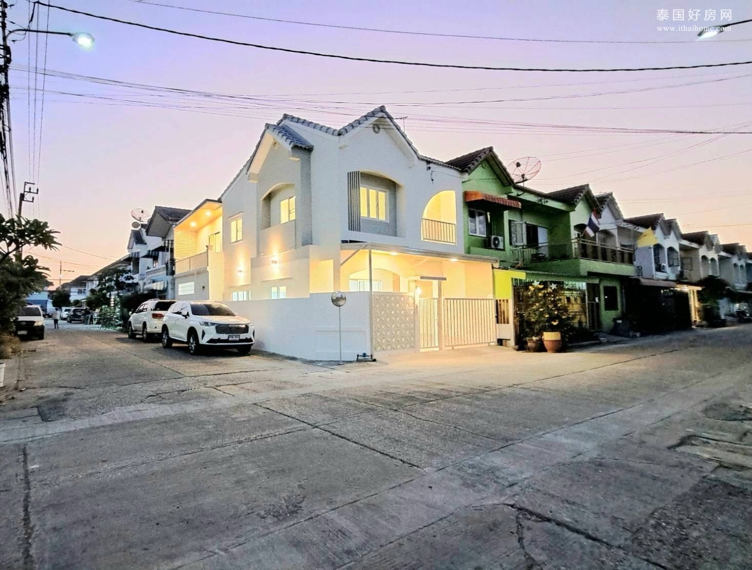 暖武里府 | Buathong Thani Park Soi 7 联排别墅出售 4卧 97.6平米 229万泰铢