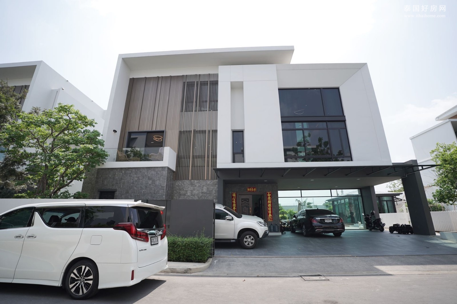 沙攀松区 | Nantawan Rama 9 – Srinakarin 豪华独栋别墅出售 6房 1,000平米 7500万泰铢
