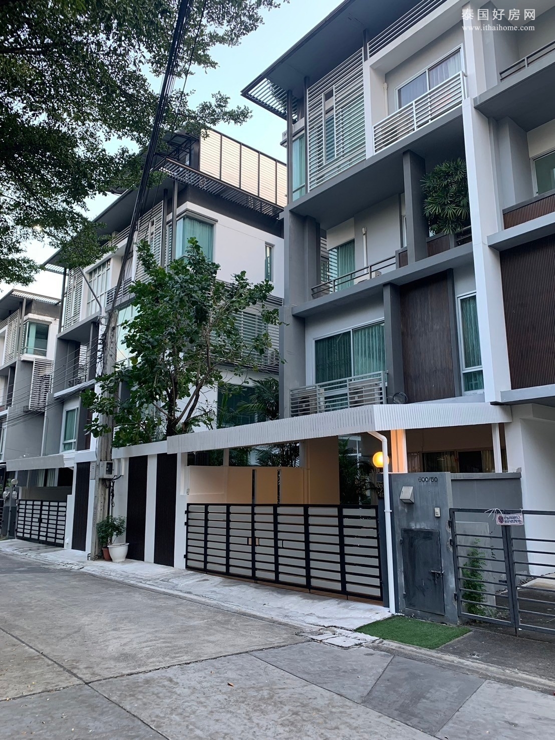 翁通郎区 | Home office，B Square Rama 9 - Mengjai 别墅出售 总面积950平米 售价3900万泰铢