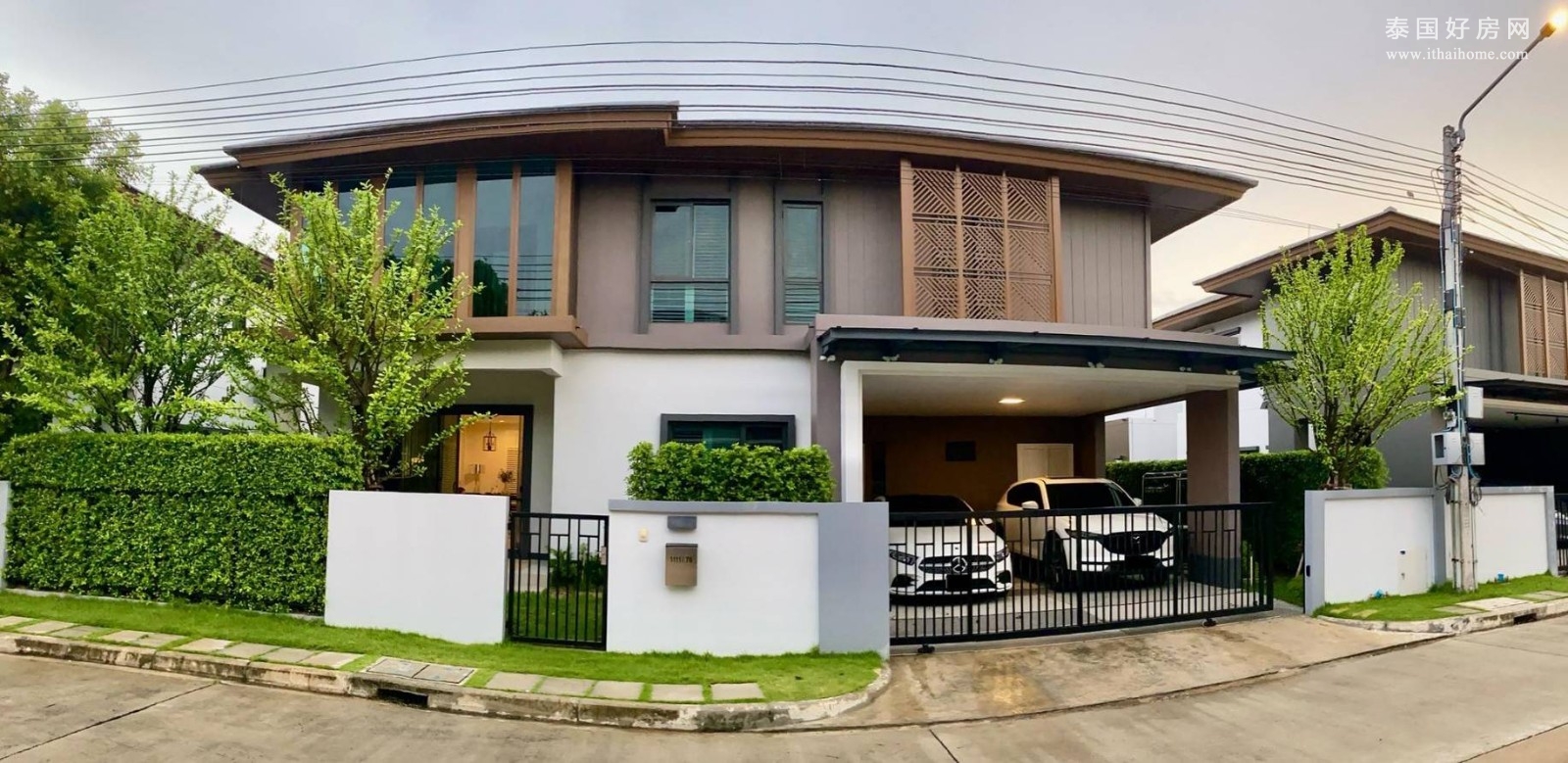 巴威区 | Burasiri Pattanakarn 独栋别墅出售 4卧 257平米 售价2190万泰铢