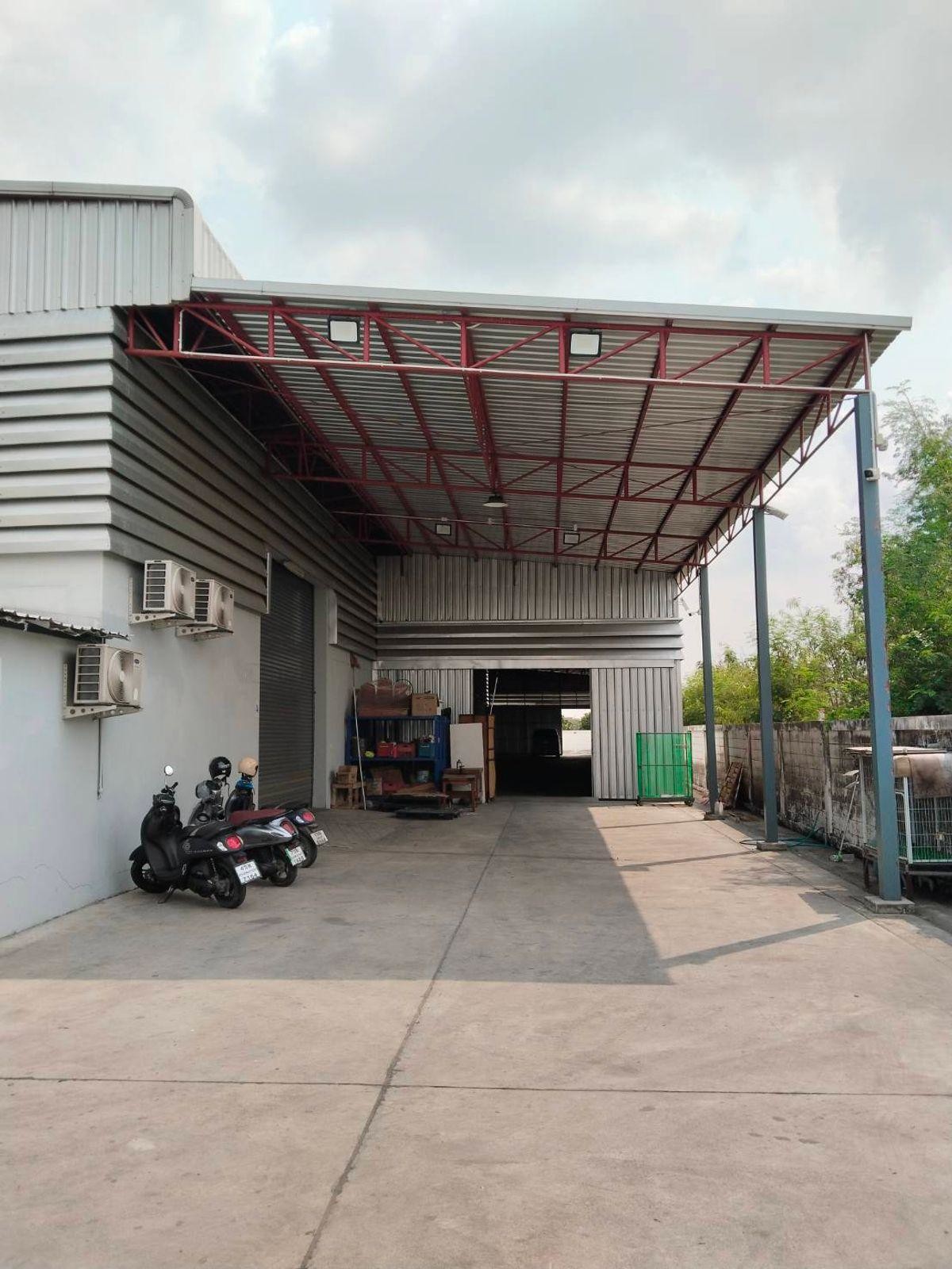 拉甲邦区 | Thap Yao - Lat Krabang 带办公室仓库出租 300平米 65,000泰铢/月