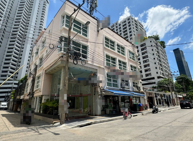 瓦他那区 | Sukhumvit 1x巷 — 靠近Nana轻轨站 酒店出租/售 4层楼 1,200平米 出租850,000泰铢/月，出售2.9亿泰铢
