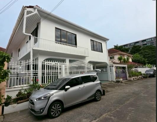 拉抛区 | Nakniwat巷 — Lat Phrao 独栋别墅出租 5卧 260平米 38,000泰铢/月