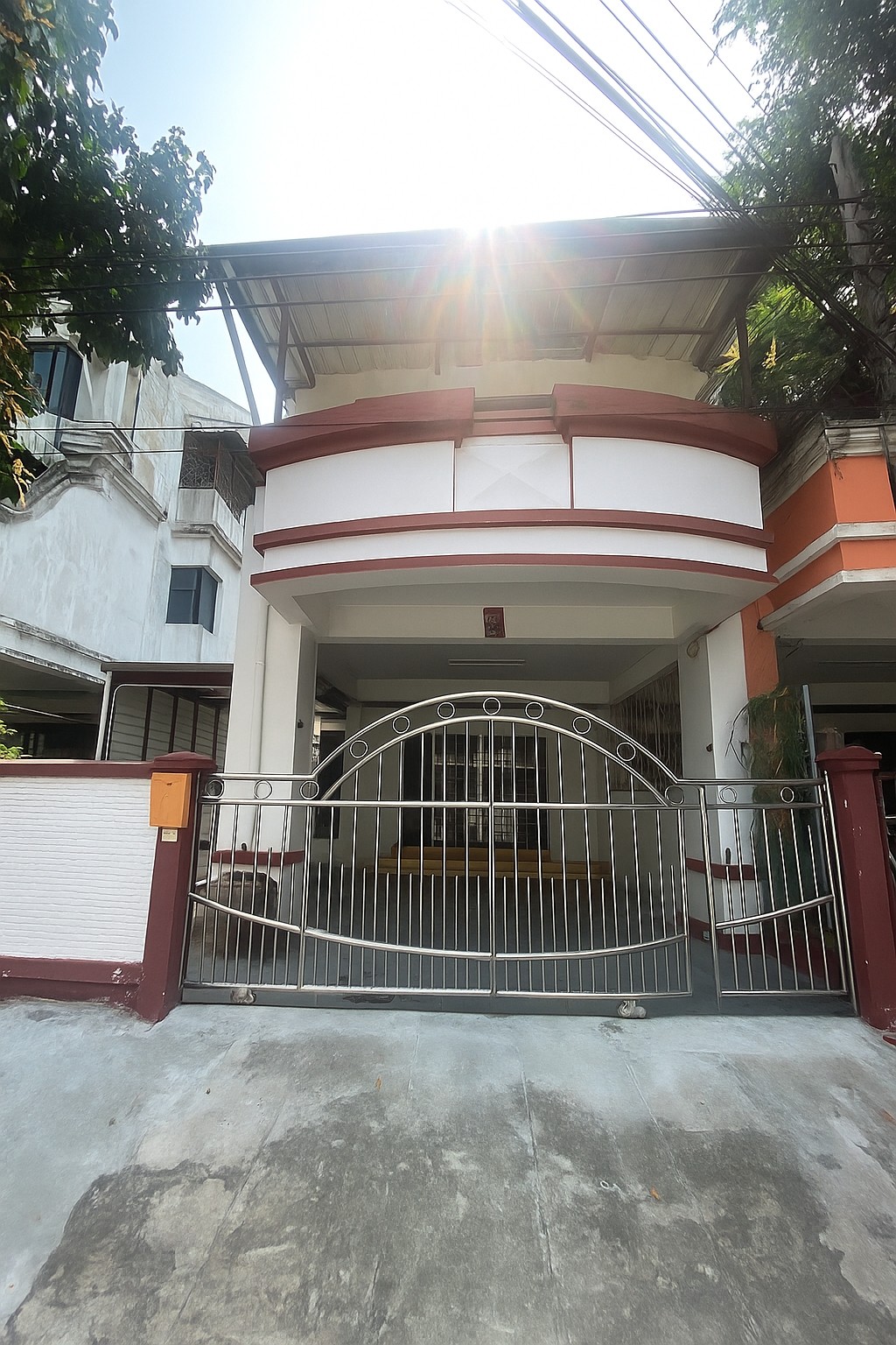 翁通郎区 | Town in Town 联排别墅出租 3卧 100平米 30,000泰铢/月