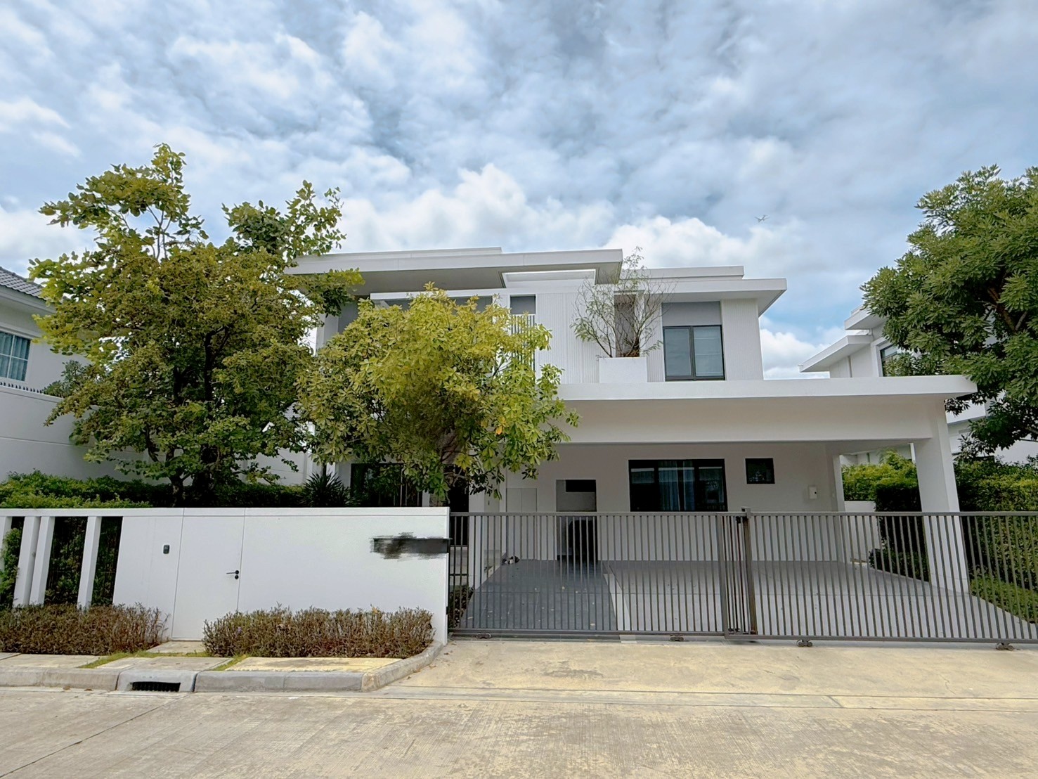 北榄府 | MANTANA Bangna km 15 独栋别墅出租 4卧 240平米 140,000泰铢/月