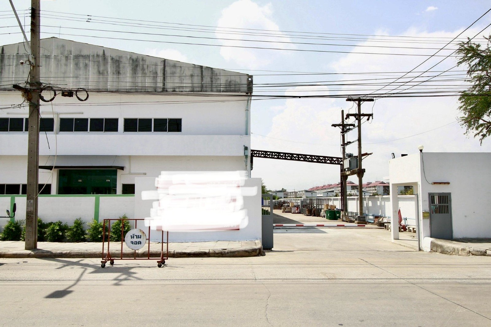 拉甲邦区 |【紫色区】Tap Yao分区 — 素万那普机场附近 带厂房的土地出租/售 4,000平米 出租300,000泰铢/月，出售1.2亿泰铢