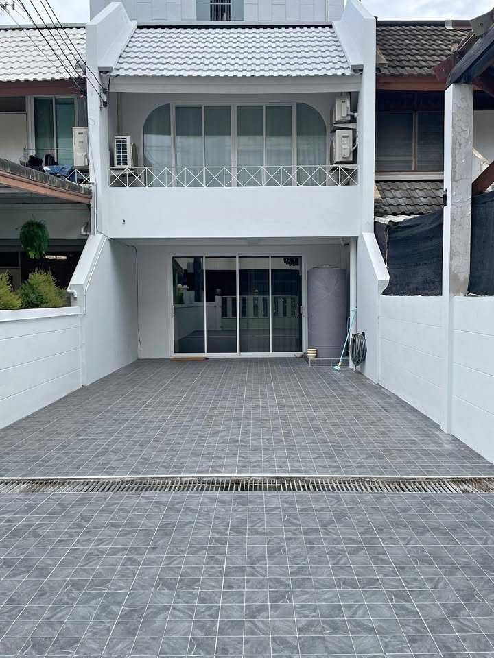 辉煌区 | Phetchaburi 4x巷，RCA 联排别墅出租 212平米 90,000泰铢/月