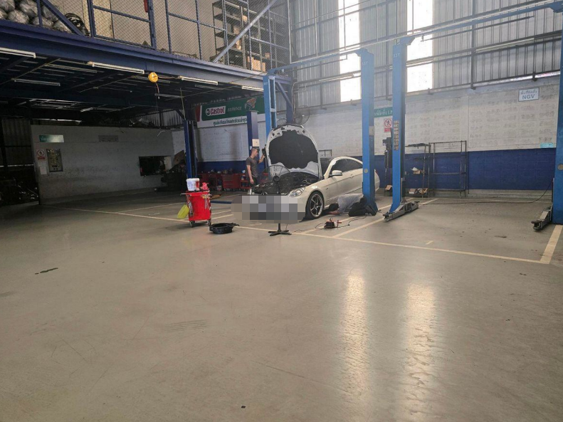 翁通郎区 | Lat Phrao — Chok Chai 4 仓库出租 1,000平米 出租150,000泰铢/月，出售6300万泰铢