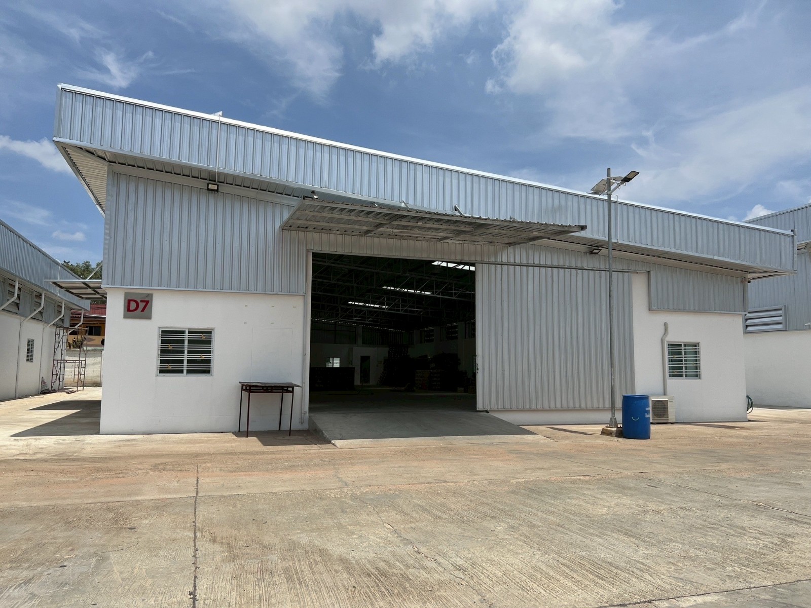 北榄府 |【紫色区】Bang Pu - Phraeksa 仓库出租 1,600平米 208,000泰铢/月