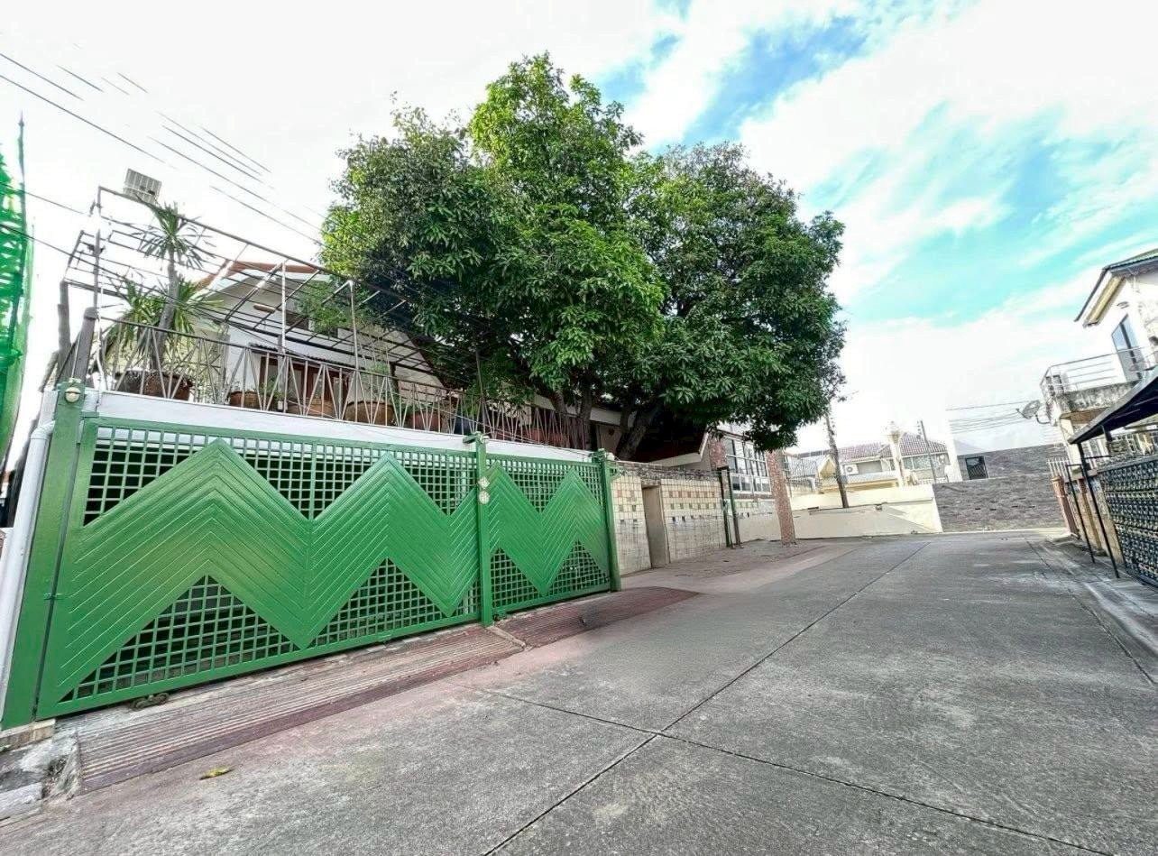 翁通郎区 | Lat Phrao — Chok Chai 4 独栋别墅出租 4卧 500平米 45,000泰铢/月