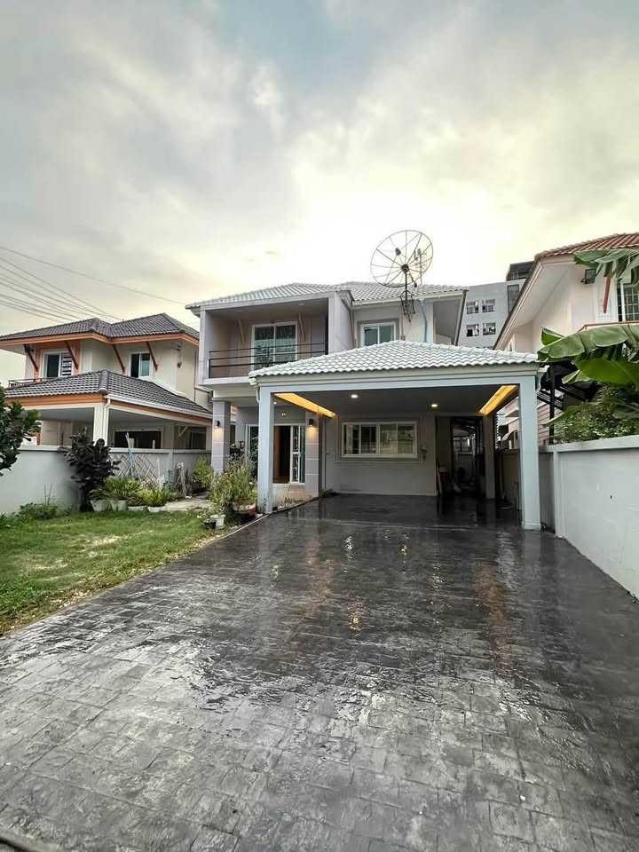 乍都节区 | Lat Phrao 4x巷 — 黄线轻轨站附近 独栋别墅出租 3卧 220平米 40,000-45,000泰铢/月