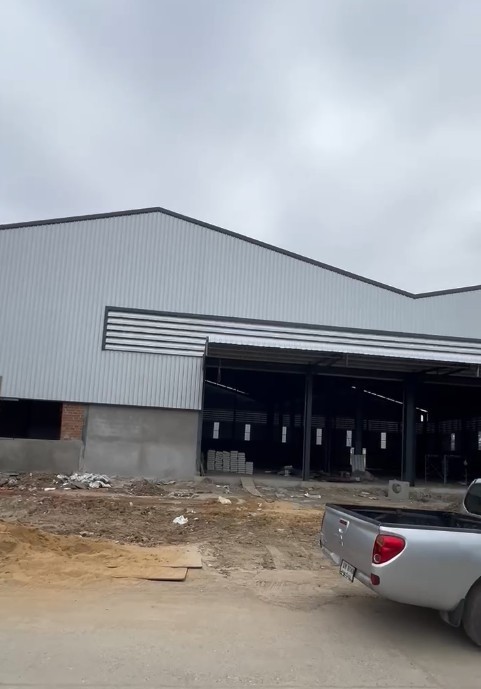 北榄府 | Bang Phli县，Bang Pla 全新仓库出租 2,400平米 每平米120泰铢/月（可申请工厂许可证），出售4800万泰铢