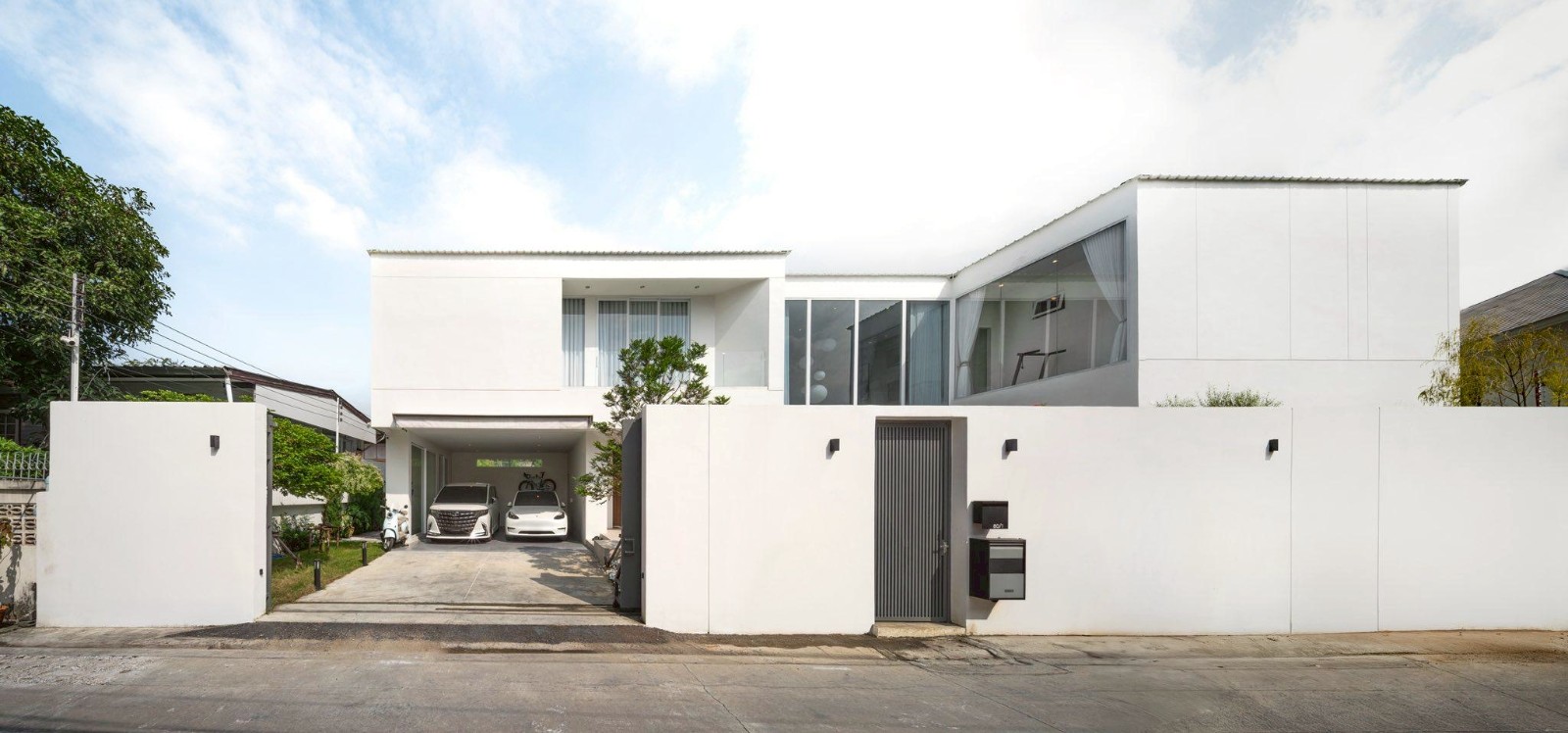 翁通郎区 | Lat Phrao 6x巷 泳池独栋别墅出租/售 3卧 400平米 出租300,000泰铢/月，出售3000万泰铢