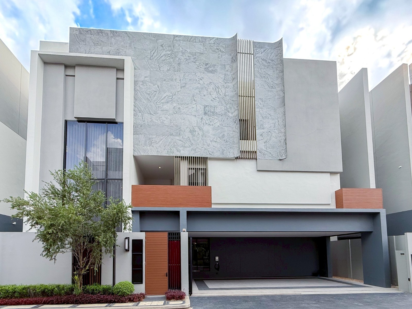 曼甲必区 | Bugaan Krungthep Kreetha 豪华独栋别墅出租/售 4卧 540平米 出租420,000泰铢/月，出售6500万泰铢