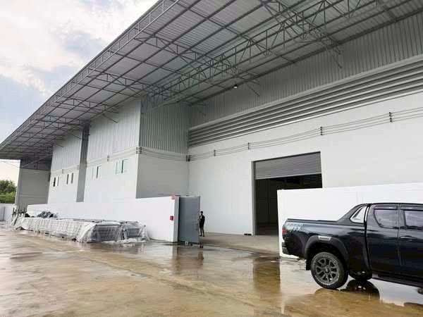 龙仔厝府 | Krathum Baen县 带办公室的仓库出租 1,300平米 130,000泰铢/月