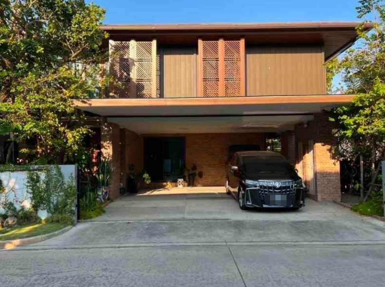 巴威区 | Burasiri Pattanakarn 独栋别墅出租 4卧 299平米 160,000泰铢/月