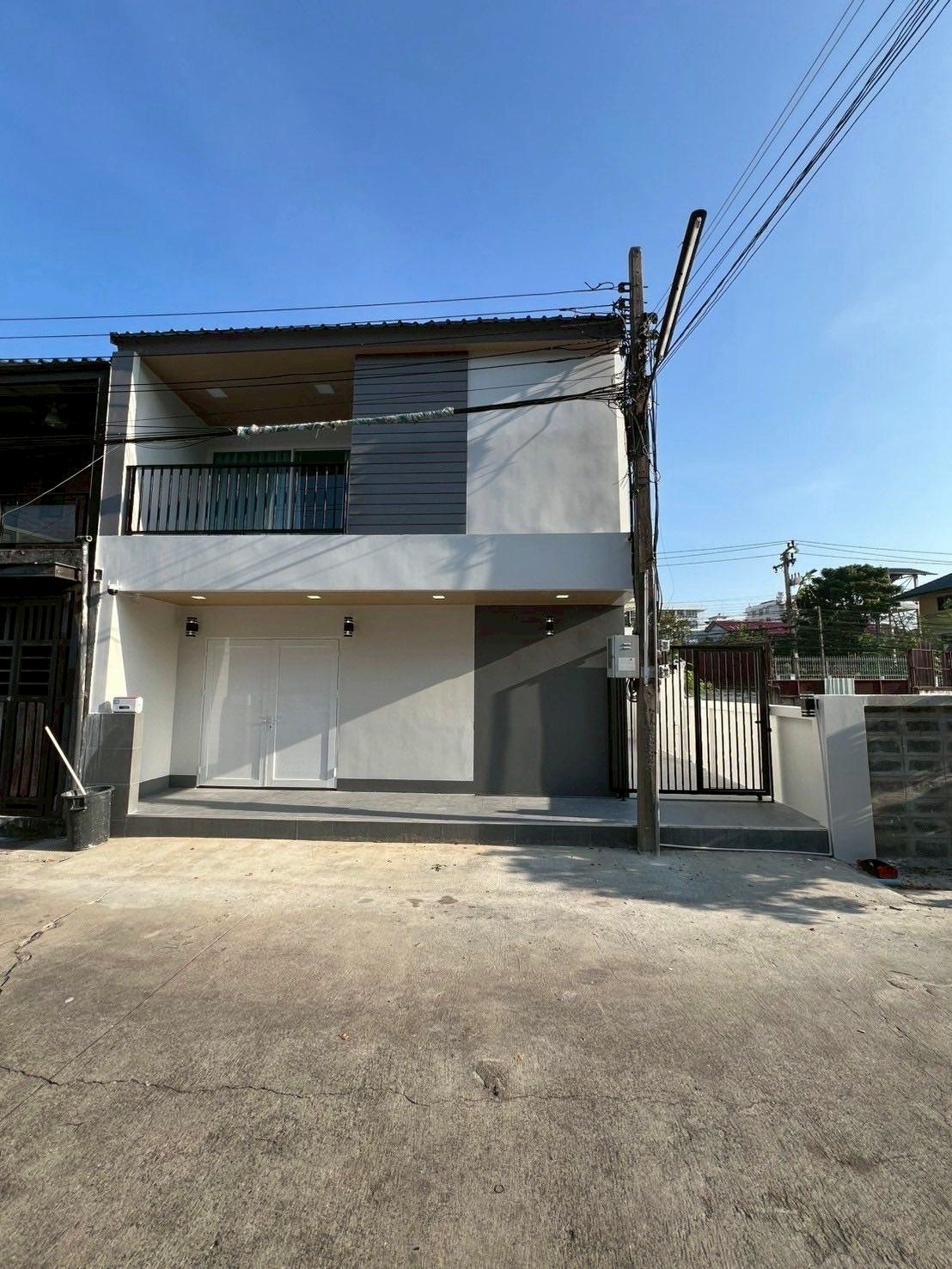 辉煌区 | Ratchada — Huai Khwang 联排别墅出租 3卧 300平米 99,000泰铢/月