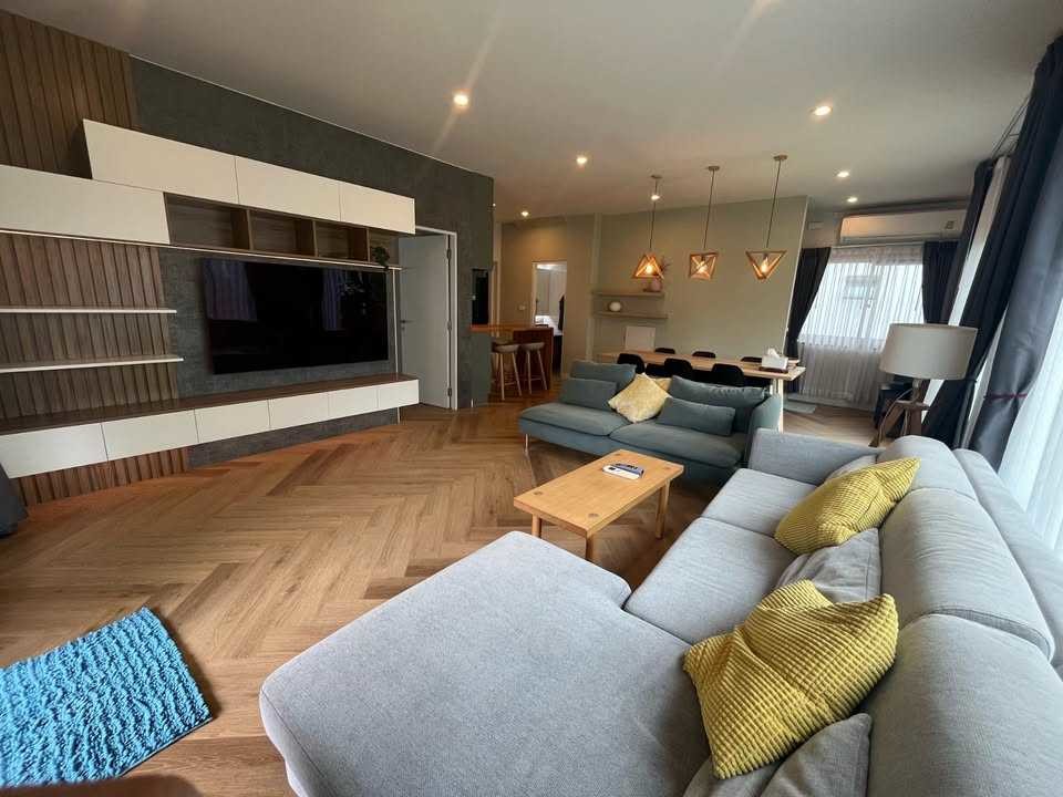 巴威区 | Burasiri Pattanakarn 独栋别墅出租 4卧 210平米 128,000泰铢/月