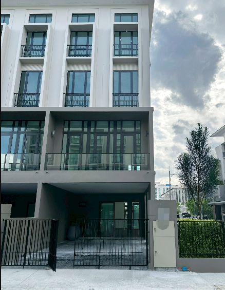 乍都节区 | PATIO Ratchayothin 联排别墅出租 6房 267平米 120,000~150,000泰铢/月