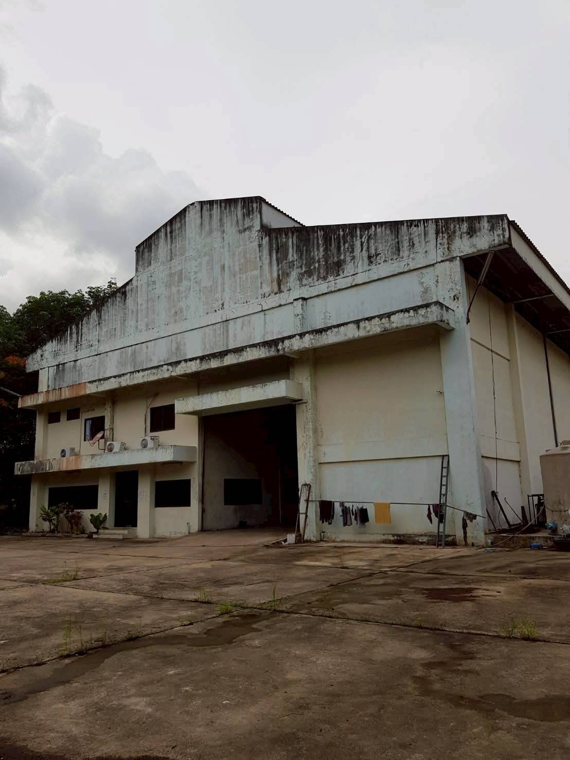 罗勇府 |【橙色区】Nikhom Phatthana县 带工厂的土地出售 25莱 7500万泰铢