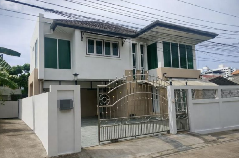 萱銮区 | Phatthanakan-Srinakarin 独栋别墅出租/售 4卧 185平米 出租55,000泰铢/月，出售1050万泰铢