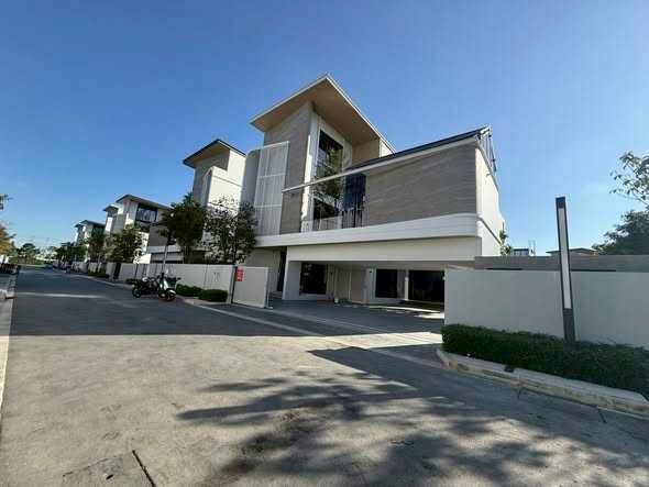 沙攀松区 | VIVE Krungthep Kreetha 独栋别墅出租 5卧 750平米 700,000泰铢/月