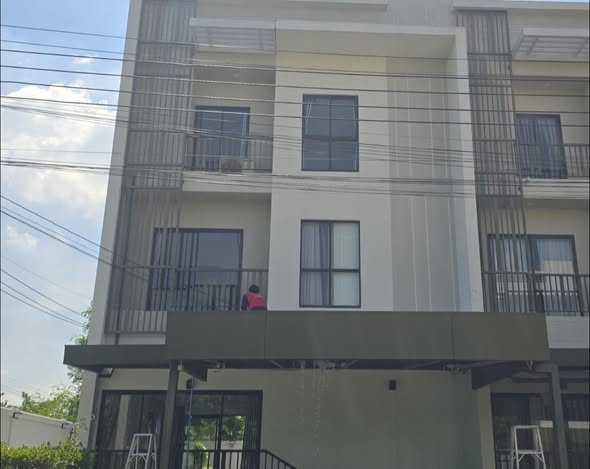 沙攀松区 | Villa Albero Rama9 联排别墅出租/售 3卧 177平米 出租40,000泰铢/月，出售790万泰铢